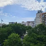 Depto. Comodo Y Centrico. Muy Buena Vista Y Luz.
