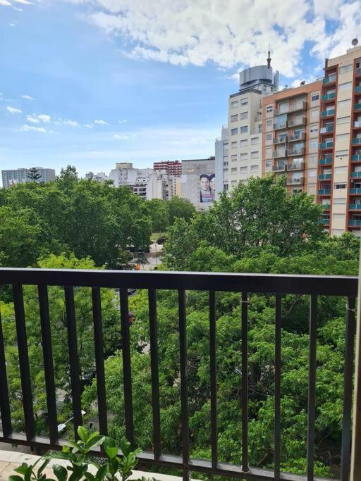 Depto. Comodo Y Centrico. Muy Buena Vista Y Luz. Apartamento *