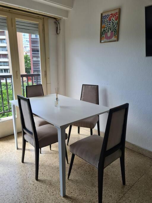 Apartamento Depto. Comodo Y Centrico. Muy Buena Vista Y Luz.