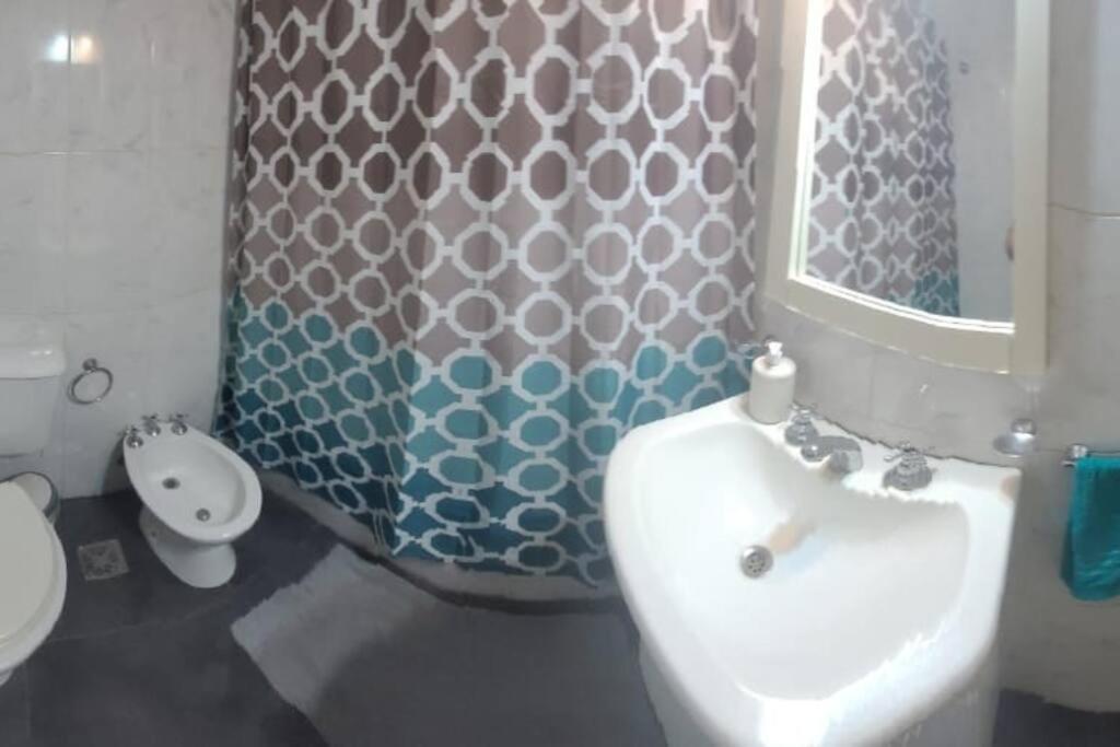 Depto. Comodo Y Centrico. Muy Buena Vista Y Luz. Apartamento